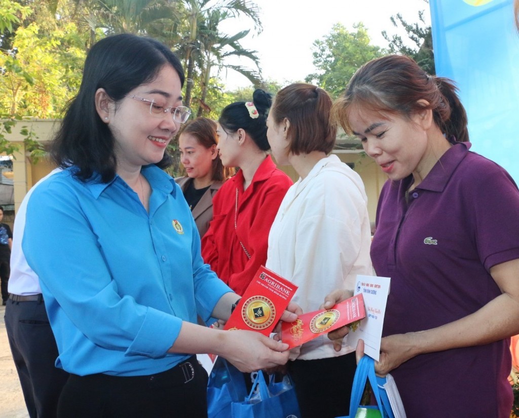 Những câu chuyện cảm động trên “Chuyến tàu mùa xuân”