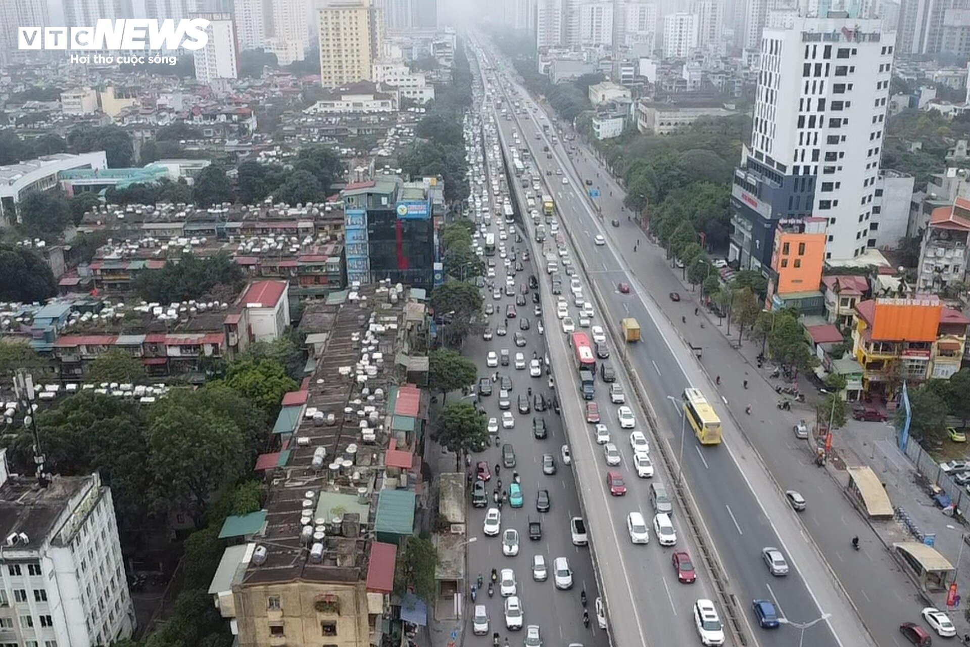 Người dân đổ về quê ăn Tết, đường Vành đai 3 ùn tắc kéo dài 6km- Ảnh 9.