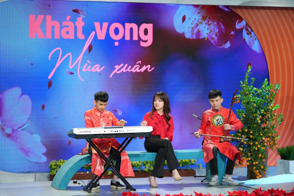 Ước nguyện đầu xuân của cặp song sinh khiếm thị