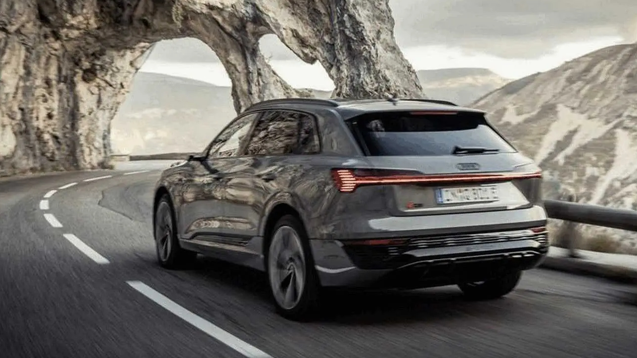 Audi Q8 e-tron lên lịch về Việt Nam giữa năm nay: Giá dự kiến 3,8 tỷ, chạy gần 600km/sạc, tương thích hơn 100 trạm sạc- Ảnh 5.