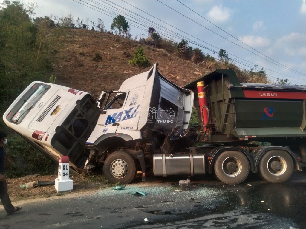 Kon Tum: Khởi tố vụ xe khách vượt ẩu khiến 25 người thương vong