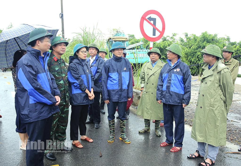 muc nuoc tren cac song tiep tuc len ninh binh canh bao nguy co lu hinh 2