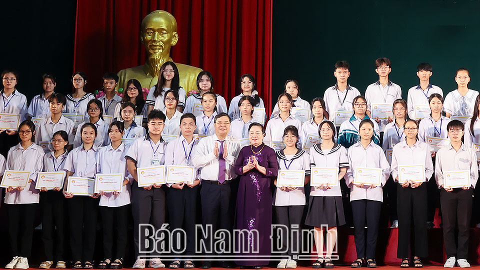 nam dinh 2000 suat hoc bong tang nguoi lao dong tieu bieu tu hoc hoc sinh sinh vien vuot kho hoc gioi hinh 1