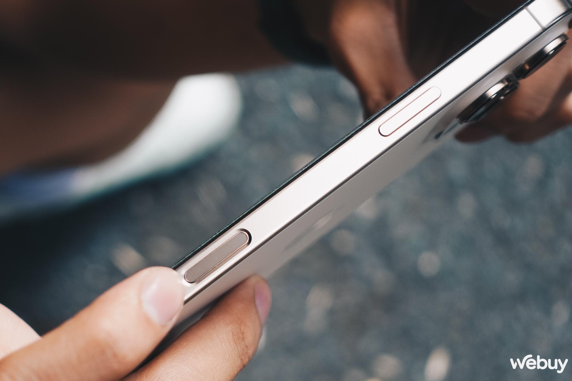 Nút chụp ảnh trên iPhone 16 cũng hay đấy, nhưng nếu nó là cảm biến vân tay thì sẽ tốt hơn nhiều- Ảnh 2. Nút chụp ảnh trên iPhone 16 cũng hay đấy, nhưng nếu nó là cảm biến vân tay thì sẽ tốt hơn nhiều- Ảnh 2.