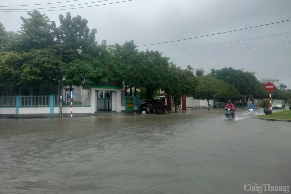 Quảng Nam: Mưa lớn, một số tuyến đường TP. Tam Kỳ ngập cục bộ