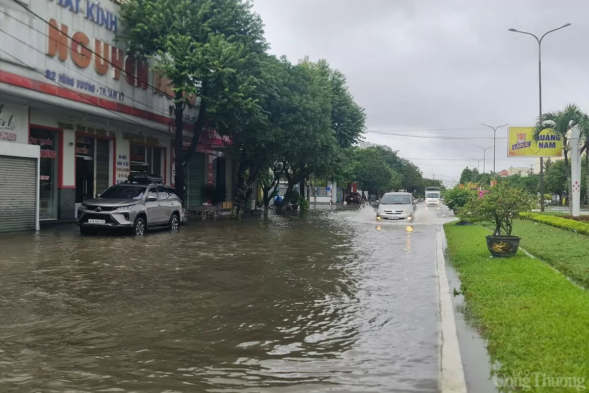 Quảng Nam: Mưa lớn, một số tuyến đường TP. Tam Kỳ ngập cục bộ