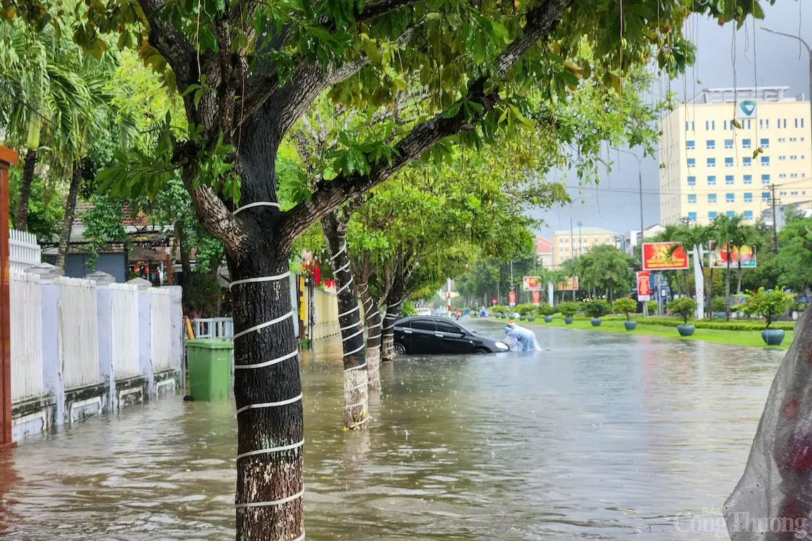 Quảng Nam: Mưa lớn, một số tuyến đường TP. Tam Kỳ ngập cục bộ