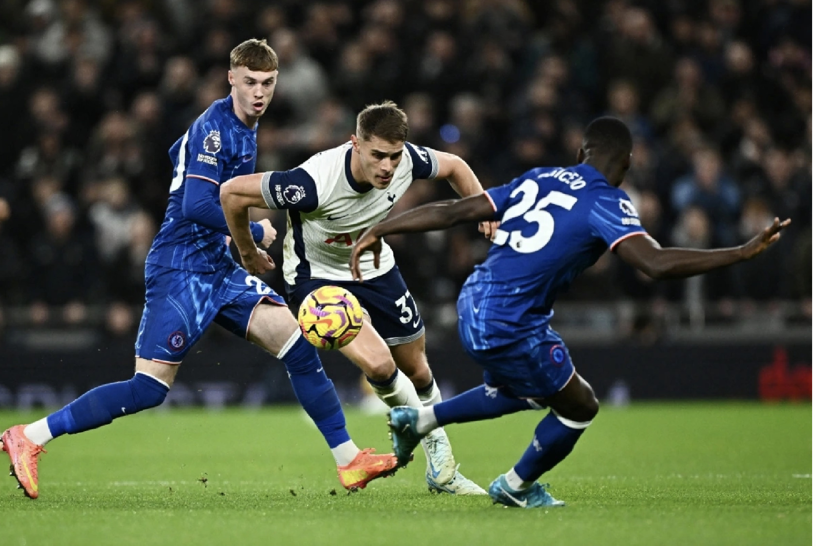 thang nguoc tottenham chelsea ap sat ngoi dau cua liverpool hinh 1