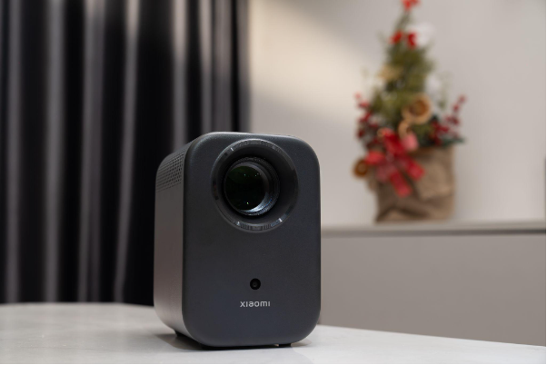 Giải trí cuối năm cùng cặp đôi Xiaomi Soundbar 2.0ch và Xiaomi Smart Projector L1- Ảnh 2. Giải trí cuối năm cùng cặp đôi Xiaomi Soundbar 2.0ch và Xiaomi Smart Projector L1- Ảnh 2.