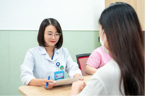 Vượt ngàn km về Việt Nam để mổ u xơ tử cung khổng lồ - Ảnh 5. Vượt ngàn km về Việt Nam để mổ u xơ tử cung khổng lồ - Ảnh 5.