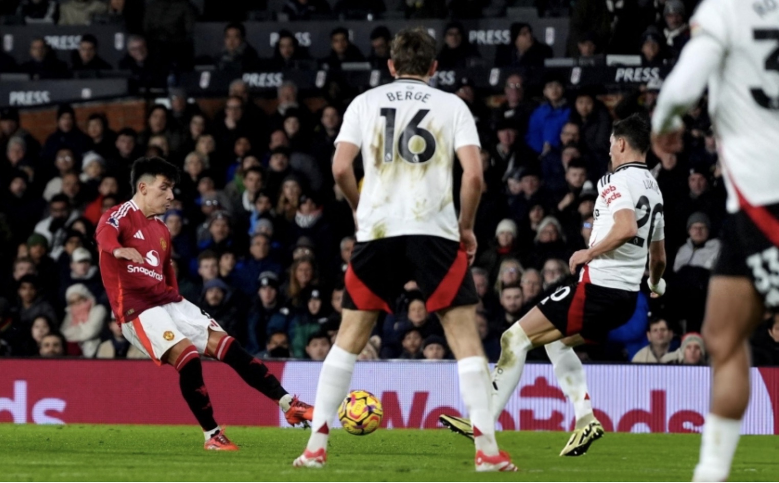 martinez lap cong man utd thang toi thieu fulham tai ngoai hang anh hinh 1