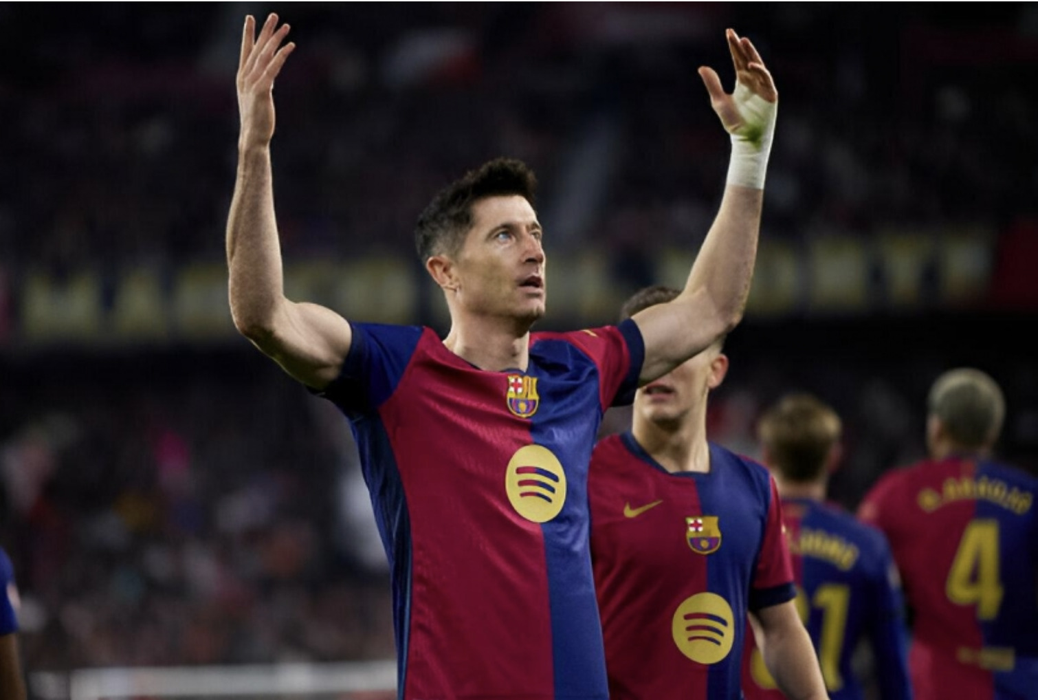 lewandowski toa sang barca vuon len chiem ngoi dau la liga 2024 25 hinh 1
