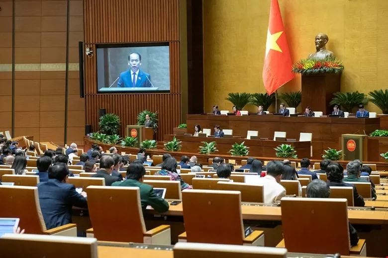 Chủ nhiệm Ủy ban Pháp luật và Tư pháp Hoàng Thanh Tùng trình bày Báo cáo tóm tắt giải trình, tiếp thu, chỉnh lý dự thảo Nghị quyết