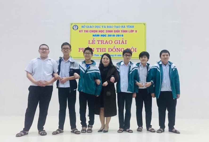 nguoi phu nu hai gioi cua truong thcs le van thiem hinh 2