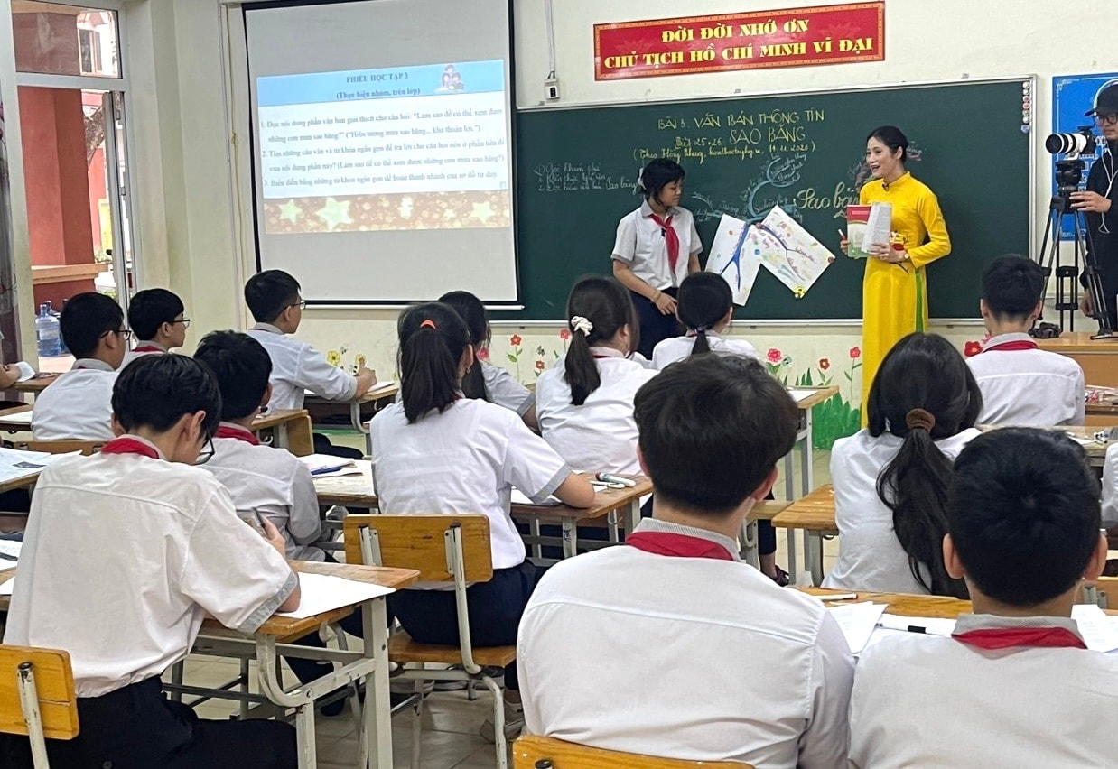 Hà Nội dành 255 tỷ đồng hỗ trợ thực hiện chế độ tiền thưởng giáo viên. Ảnh: Thống Nhất