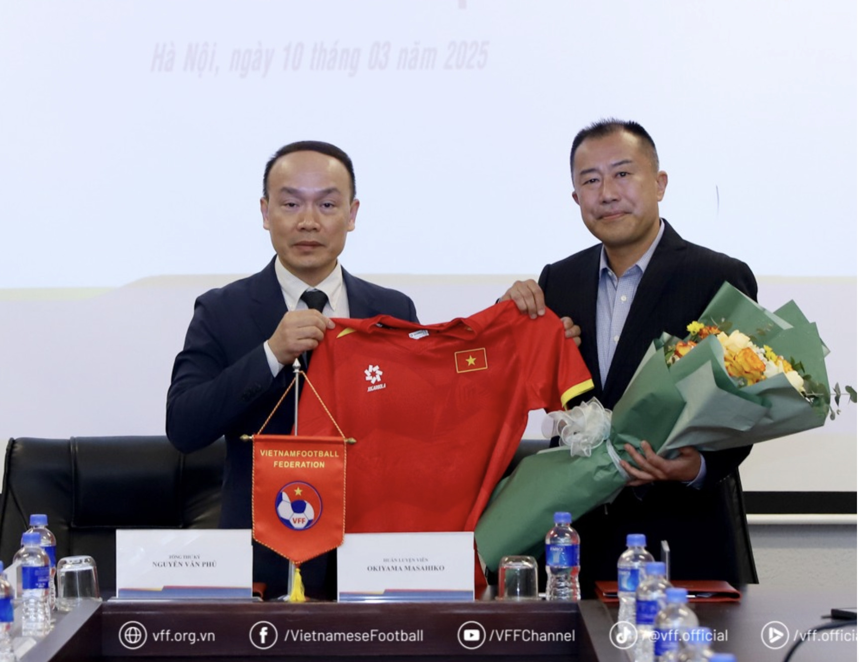hlv nguoi nhat ban dan dat cac doi tuyen nu tre viet nam hinh 1