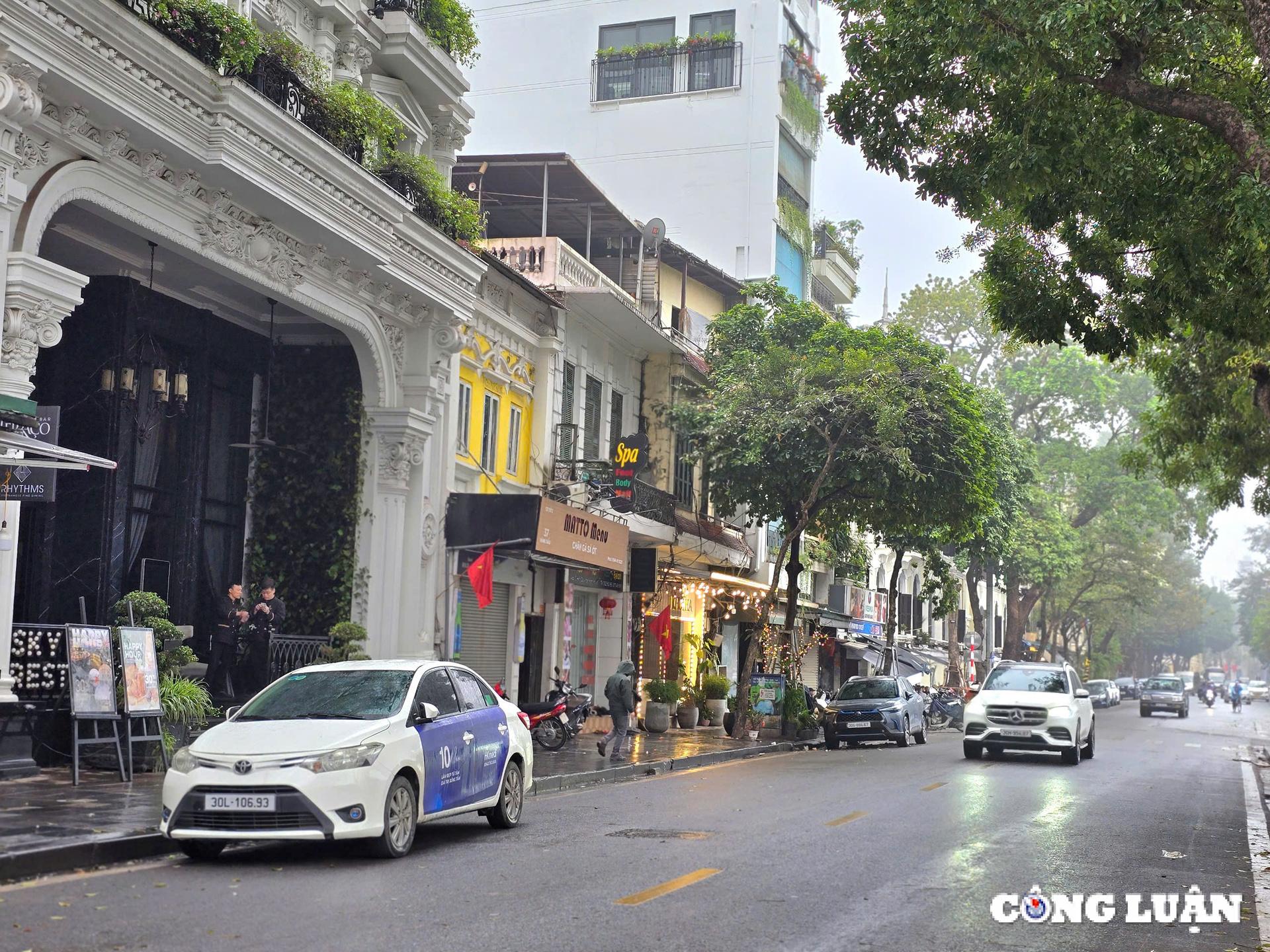 phia dong ho guom se la khu quang truong cong vien dac biet hinh 4