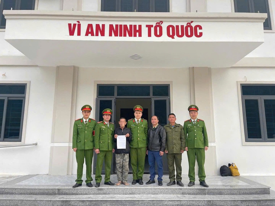 nghe an cong an xa giup cu ong di lac 150km ve nha hinh 1