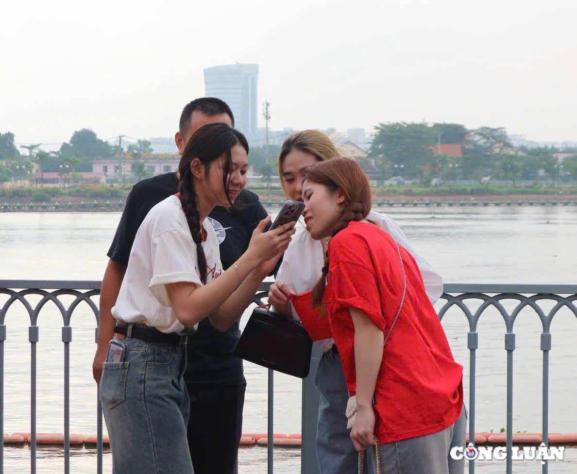 nguoi dan tp hcm thich thu xem dien tap khai hoa dan dai bac phuc vu dai le 30 4 hinh 8