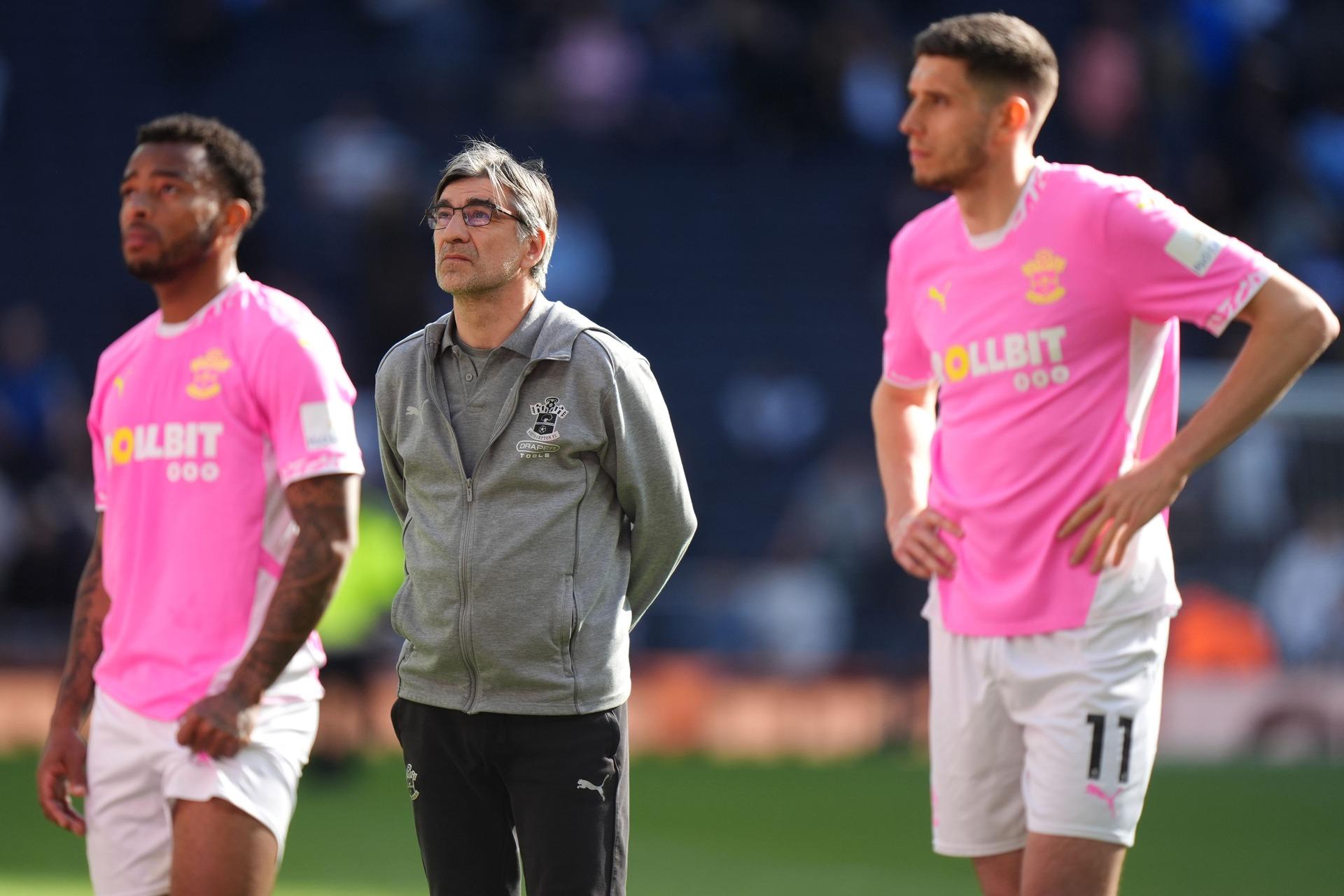 liverpool guc nga truoc fulham tottenham tien southampton xuong hang hinh 2