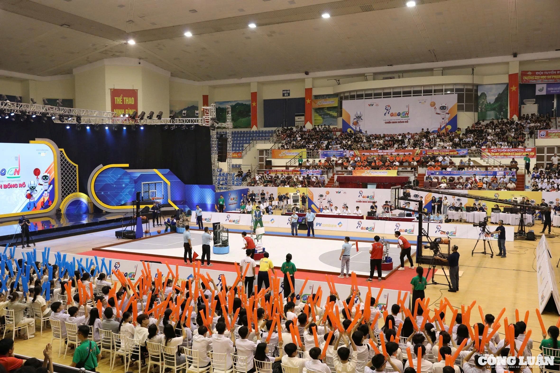 Ban tổ chức hy vọng, khi bước ra từ sân chơi Robocon, các sinh viên, học viên sẽ là những đội ngũ kỹ sư xuất sắc, có những đóng góp to lớn cho sự phát triển khoa học - công nghệ nước nhà trong kỷ nguyên vươn mình này.