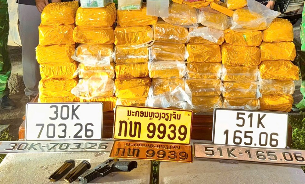 Cất dấu ma tuý cùng súng lên nòng trong xe 7 chỗ vượt biên - ảnh 3