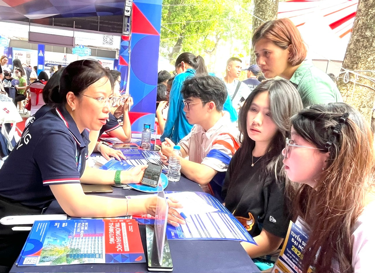 Hạn cuối đăng ký nguyện vọng xét tuyển đại học năm 2025 là 17h ngày 28-7. Ảnh: Lê Nguyễn