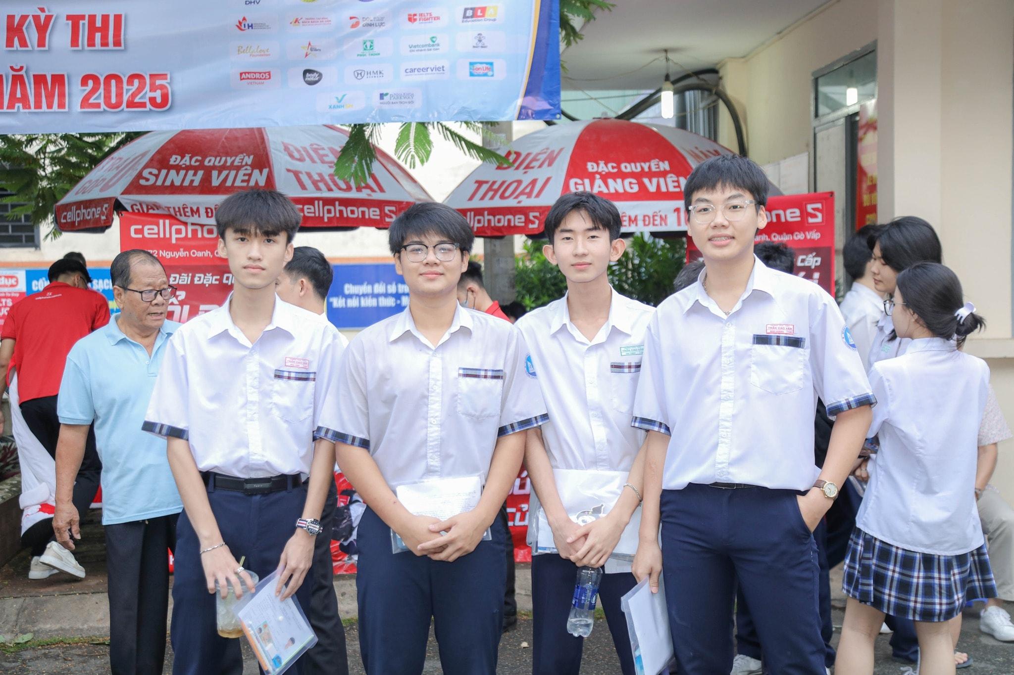 Với phương thức xét điểm thi tốt nghiệp THPT, trường cộng điểm cho thí sinh có chứng chỉ ngoại ngữ quốc tế tương đương IELTS 5.5 trở lên với mức điểm từ 1-2 điểm.