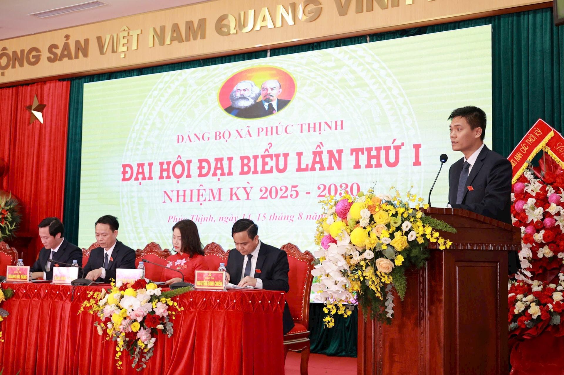 Phó Bí thư Đảng uỷ, Chủ tịch UBND xã Phúc Thịnh Nguyễn Văn Bằng phát biểu tại Đại hội. Ảnh: Đỗ Phong