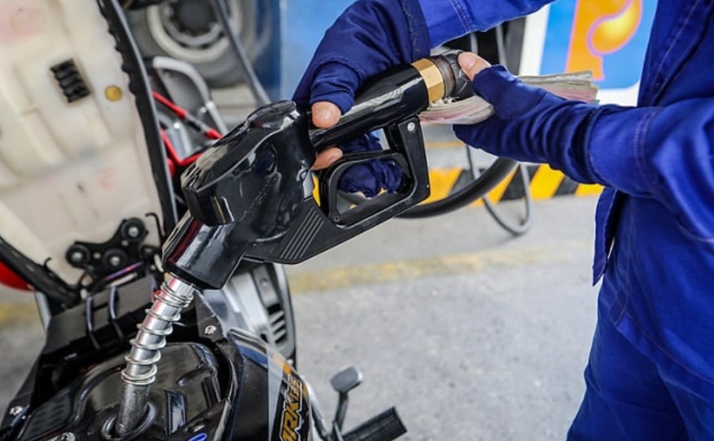 Giá xăng dầu hôm nay 20.8.2025: Dầu thế giới tiếp tục đi xuống - ảnh 1