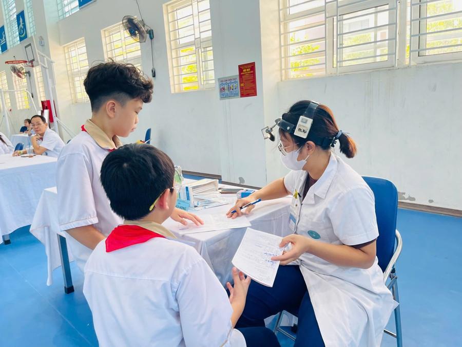 Trong 7 tháng của năm 2025, cả nước có hơn 4,3 triệu lượt học sinh, sinh viên đi khám chữa bệnh BHYT. Ảnh minh họa: INT