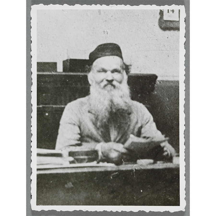 Ảnh Joseph Roulin chụp năm 1902, 12 năm sau khi Van Gogh mất. Ảnh: Bbc.com cuu-tinh-cua-van-gogh-2.jpg