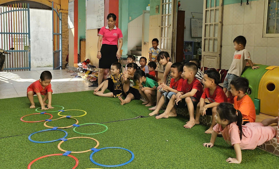 Một giờ học của cô trò lớp Mẫu giáo Thiên Nga, phường Đông Hưng Thuận, TP Hồ Chí Minh. Ảnh: NVCC