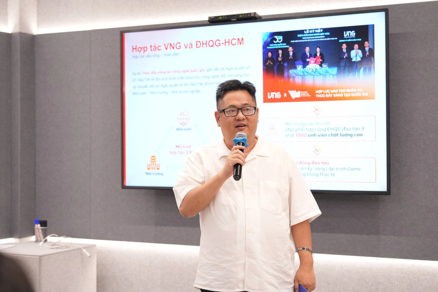 TS Nguyễn Tấn Trần Minh Khang, Phó Hiệu trưởng Trường Đại học Công nghệ Thông tin giới thiệu về chương trình môn học. pho-hieu-truong.jpg