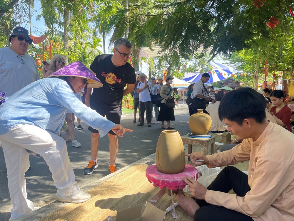 Đưa vào hoạt động bến du lịch làng gốm Thanh Hà - ảnh 2