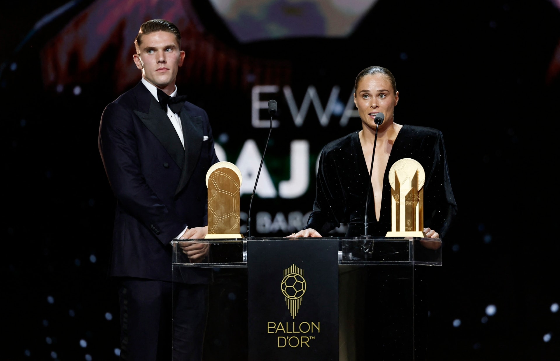 Quả bóng vàng ảnh 3 Qua bong vang anh 3