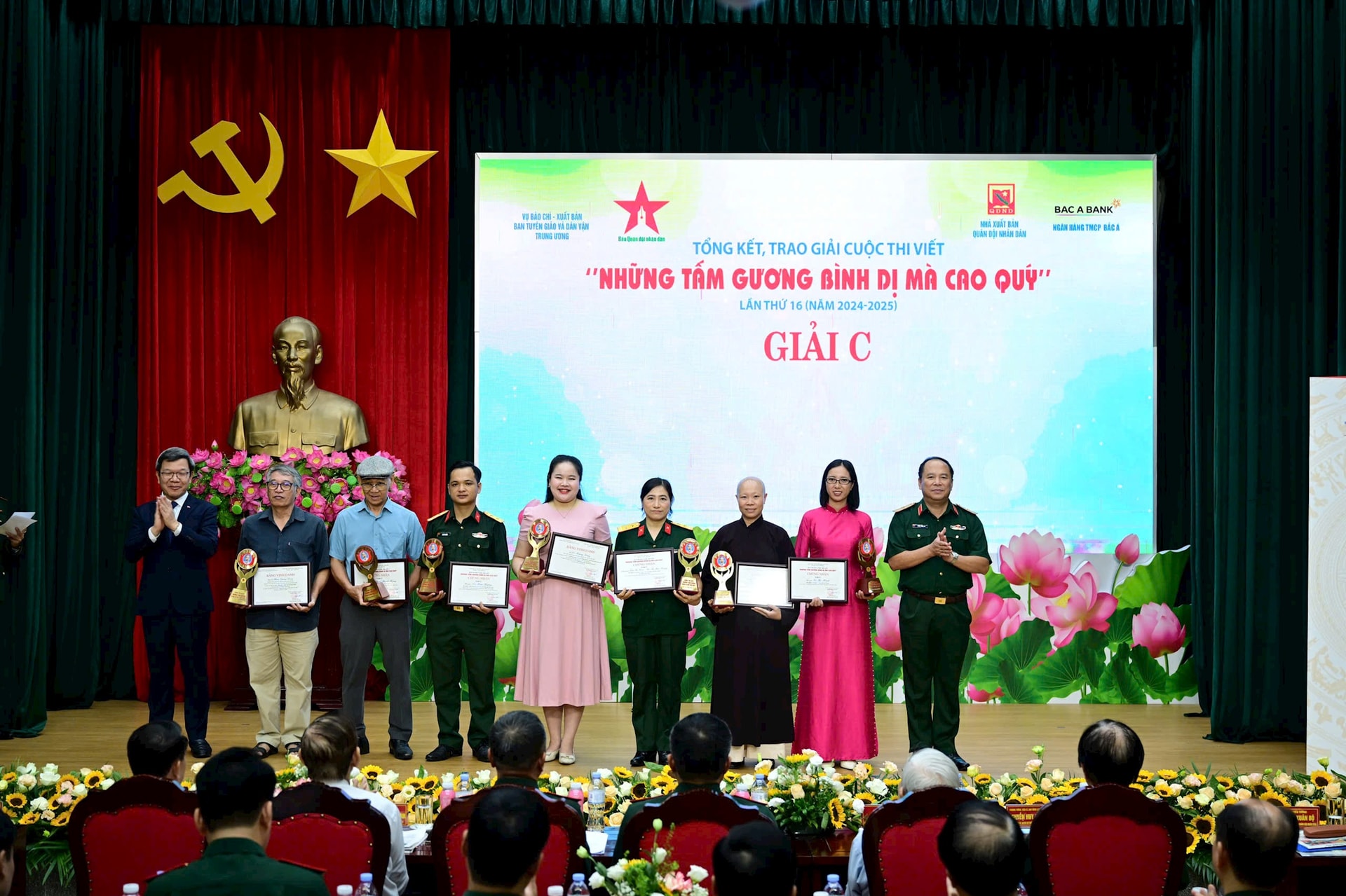 nhung-tam-guong-binh-di-giai-c.jpg