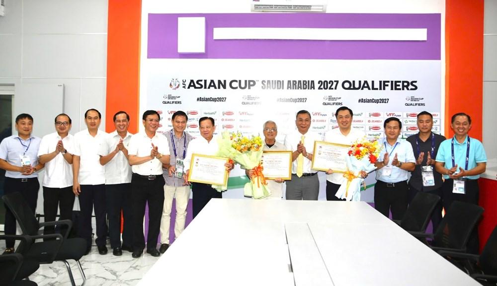 VFF trao Kỷ niệm chương “Vì sự nghiệp Bóng đá Việt Nam”  - ảnh 3