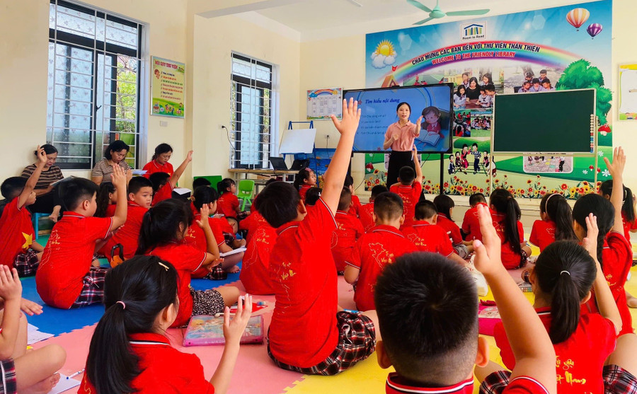 Giờ học của cô trò Trường Tiểu học Thu Thủy (Cửa Lò, Nghệ An) sau bão. Ảnh: NTCC on-dinh-day-hoc-noi-tam-bao-di-qua3.jpg