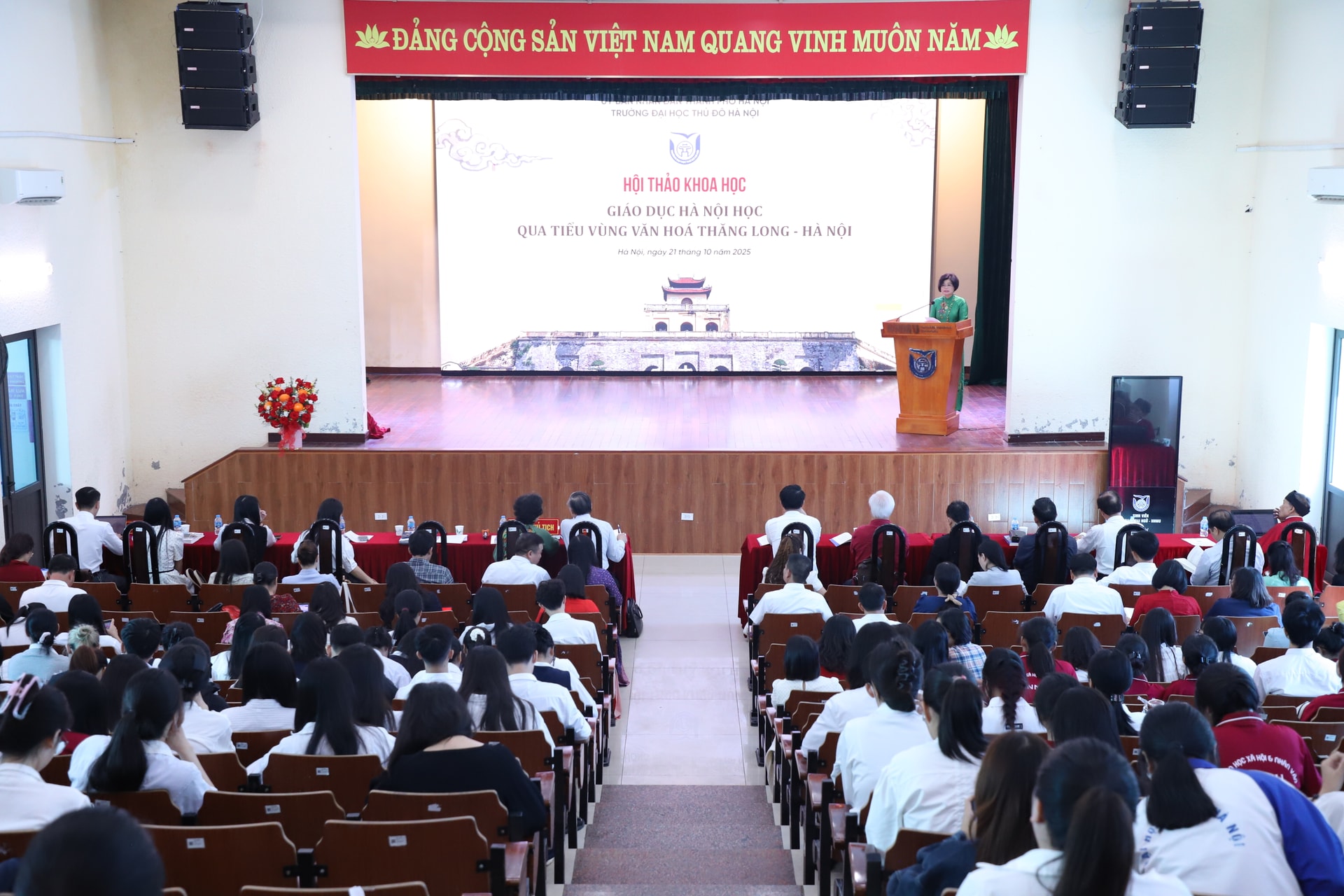 2110-dh-thu-do-ha-noi-hoi-thao-ve-hn-hoc-3.jpg