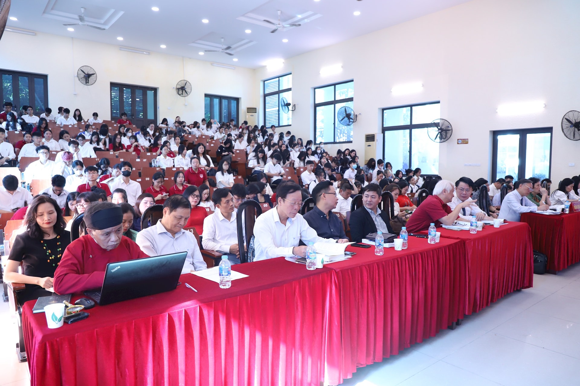 2110-dh-thu-do-ha-noi-hoi-thao-ve-hn-hoc-2.jpg