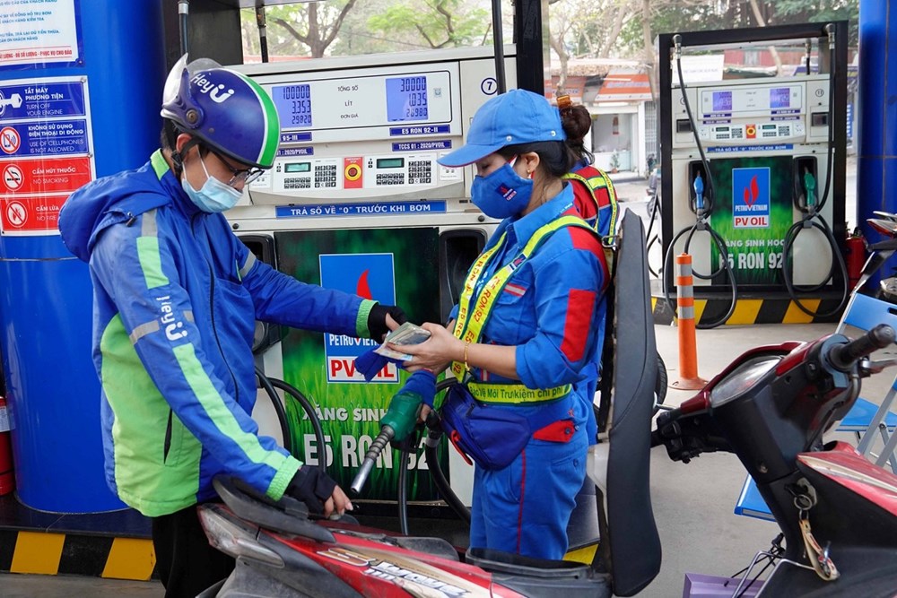 Giá xăng dầu hôm nay 24.10: Bật tăng mạnh hơn 5% sau lệnh trừng phạt Nga - ảnh 1