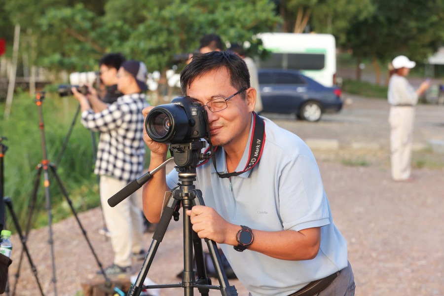 thay-giao-chup-anh-3.jpg