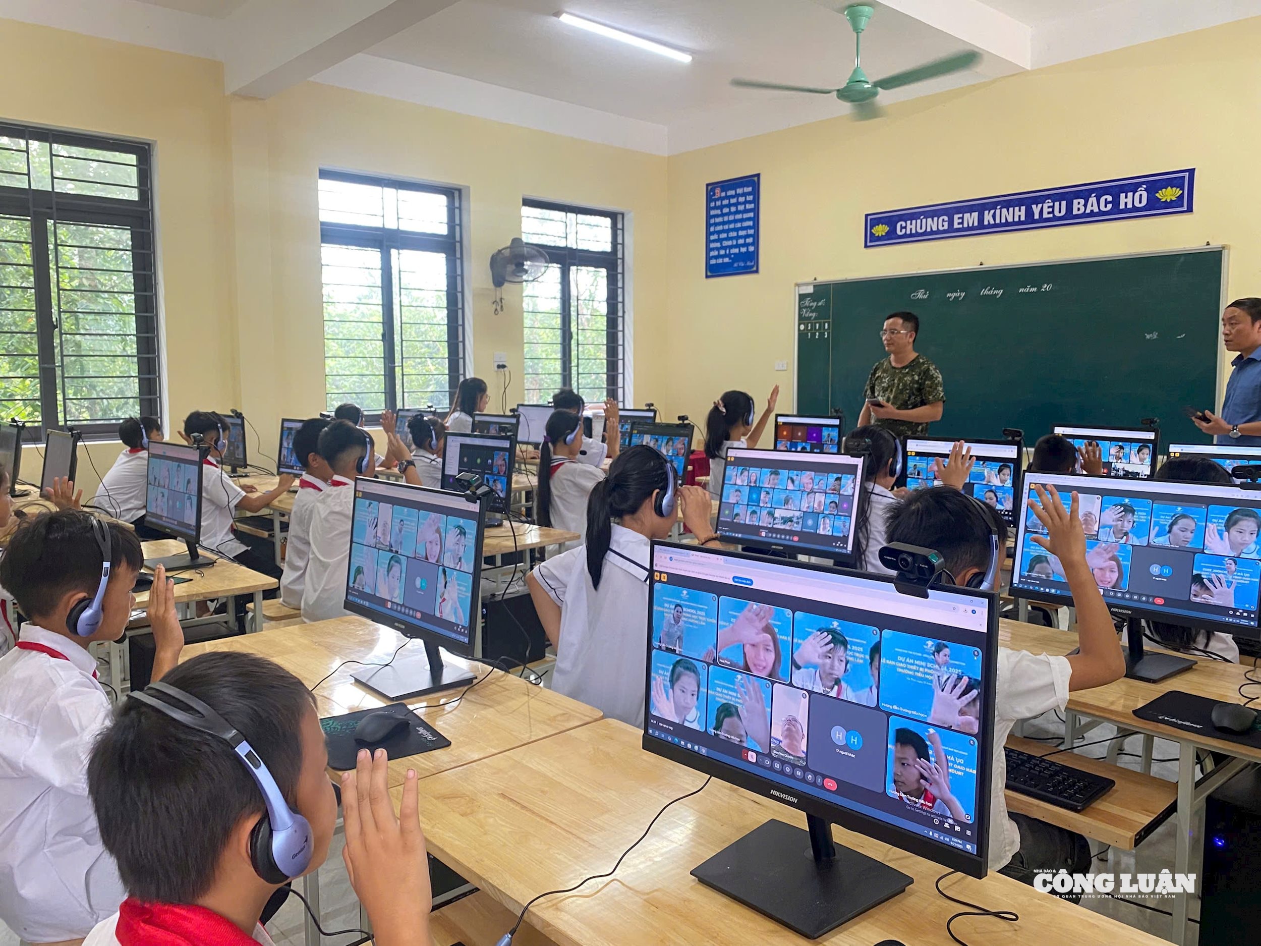 Khai giảng lớp tiếng Anh tại điểm Trường Tiểu học Phú Lâm.