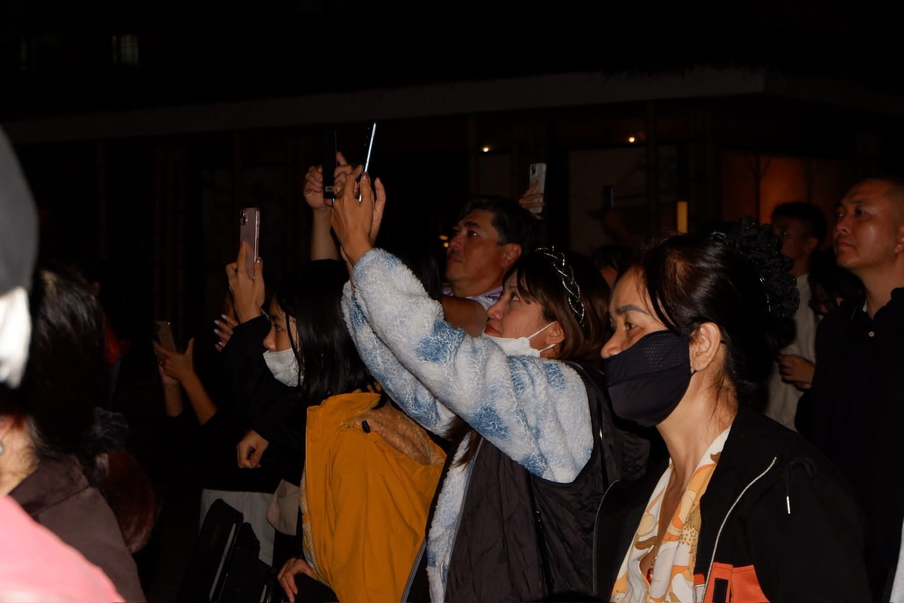 Khán giả xem chương trình. Ảnh: V.M