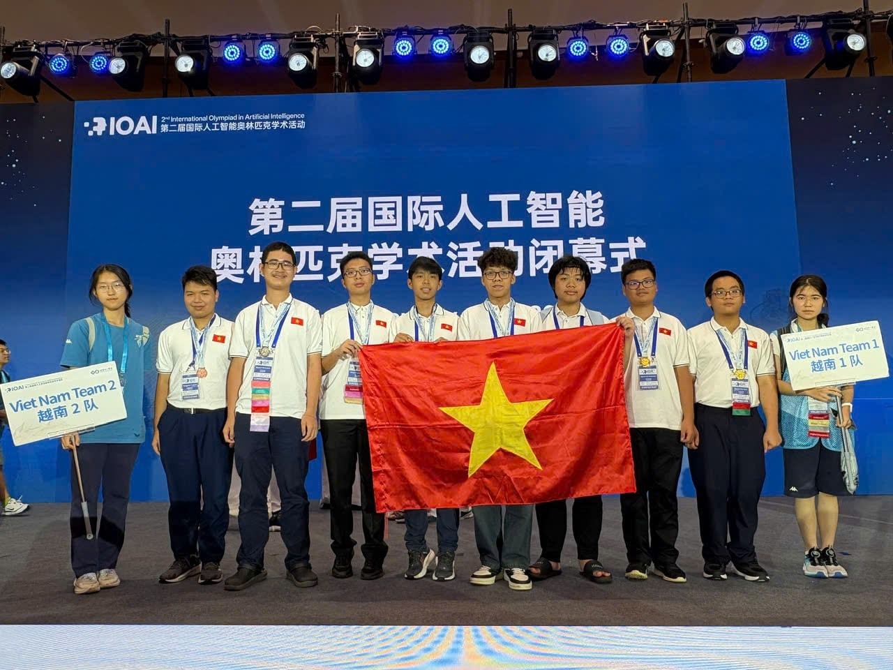 Đội tuyển quốc gia Việt Nam tham dự Olympic Trí tuệ nhân tạo quốc tế (IOAI) 2025 tại Bắc Kinh. Ảnh: Bộ GD&ĐT