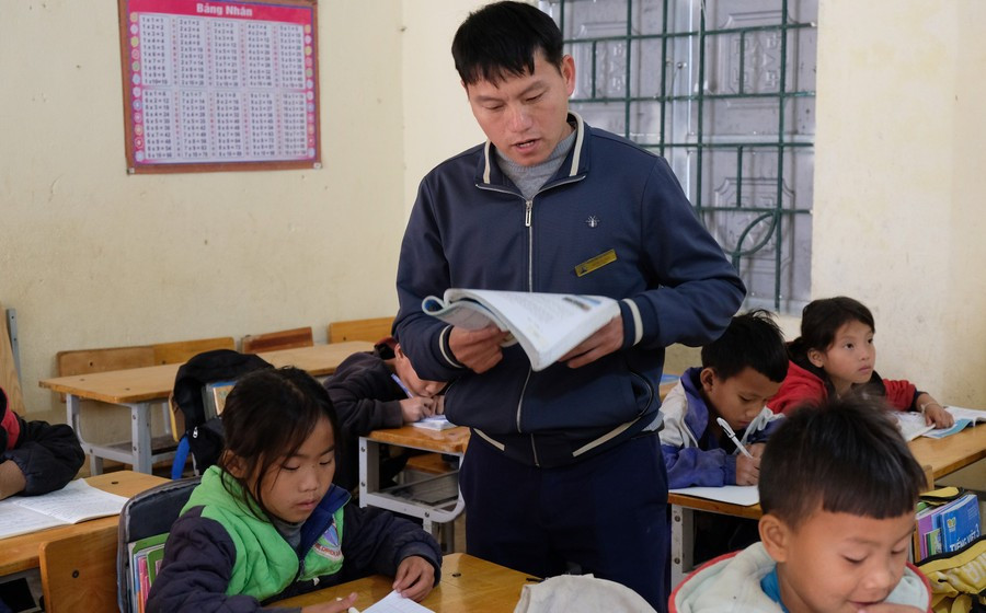 Thầy giáo Sùng A Chai, GV Trường Tiểu học Trung Lý (huyện Mường Lát, Thanh Hóa) - nhân vật trong bài viết. image-1.jpg