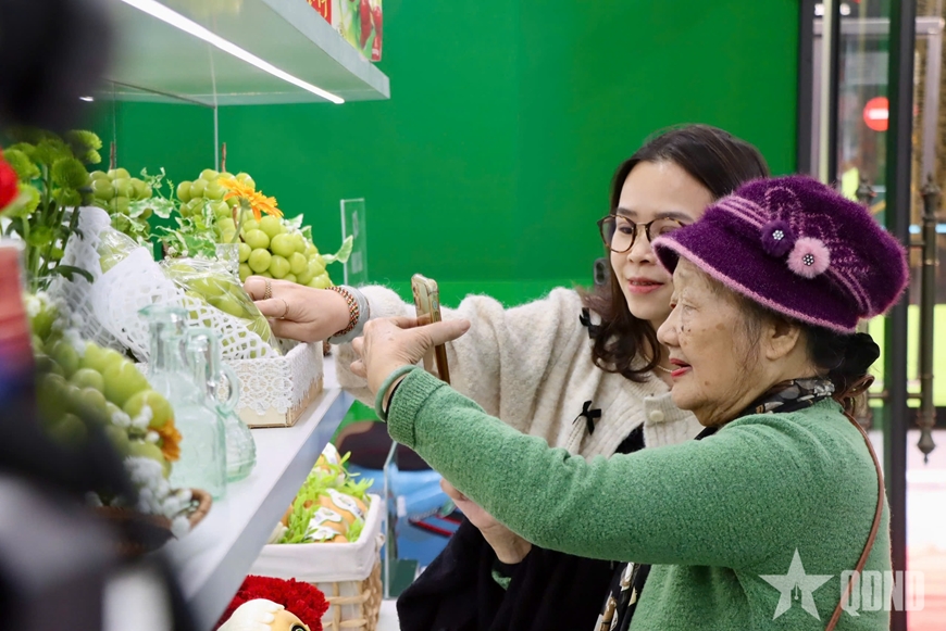 Mở cửa phòng trưng bày hàng thật - hàng giả tại 62 Tràng Tiền, Hà Nội