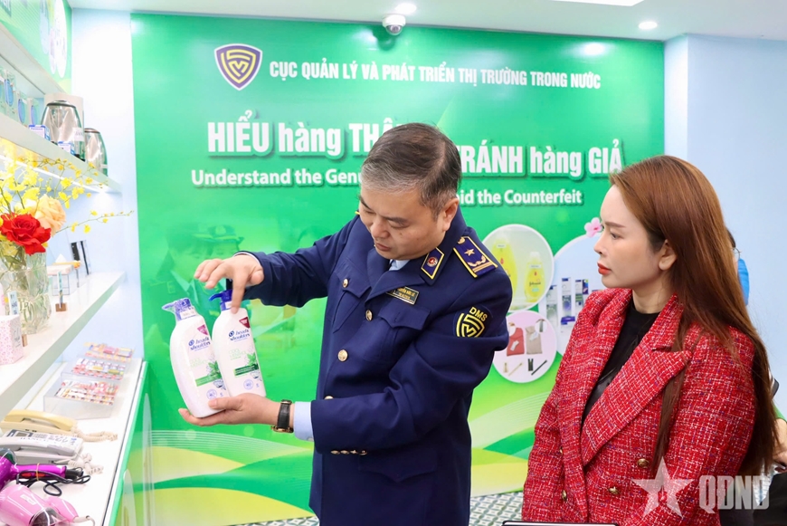 Mở cửa phòng trưng bày hàng thật - hàng giả tại 62 Tràng Tiền, Hà Nội