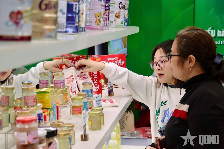 Mở cửa phòng trưng bày hàng thật - hàng giả tại 62 Tràng Tiền, Hà Nội